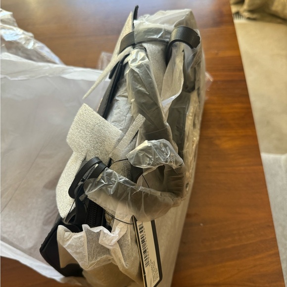 NWT Guess Elisa Satchel Black - Picture 4 of 7